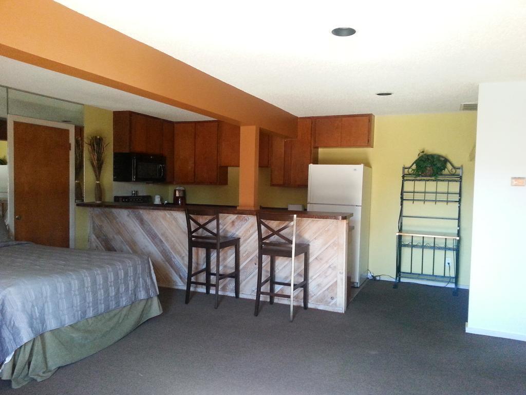Lodge At Turkey Cove Canyon Lake Room photo