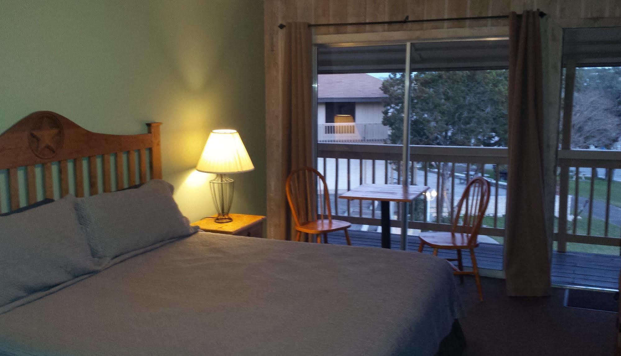 Lodge At Turkey Cove Canyon Lake Exterior photo